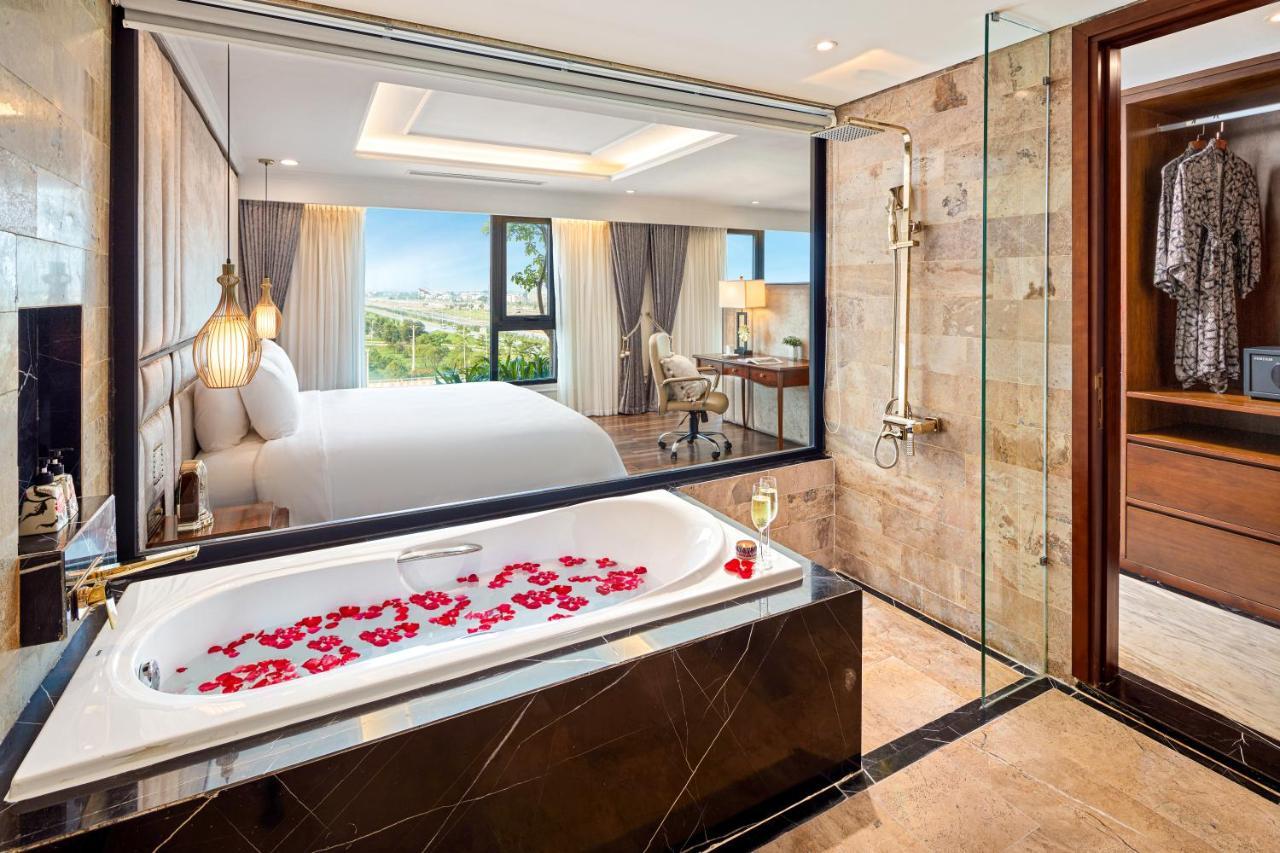 Ravatel Luxury Hotel Bac Giang Exterior foto